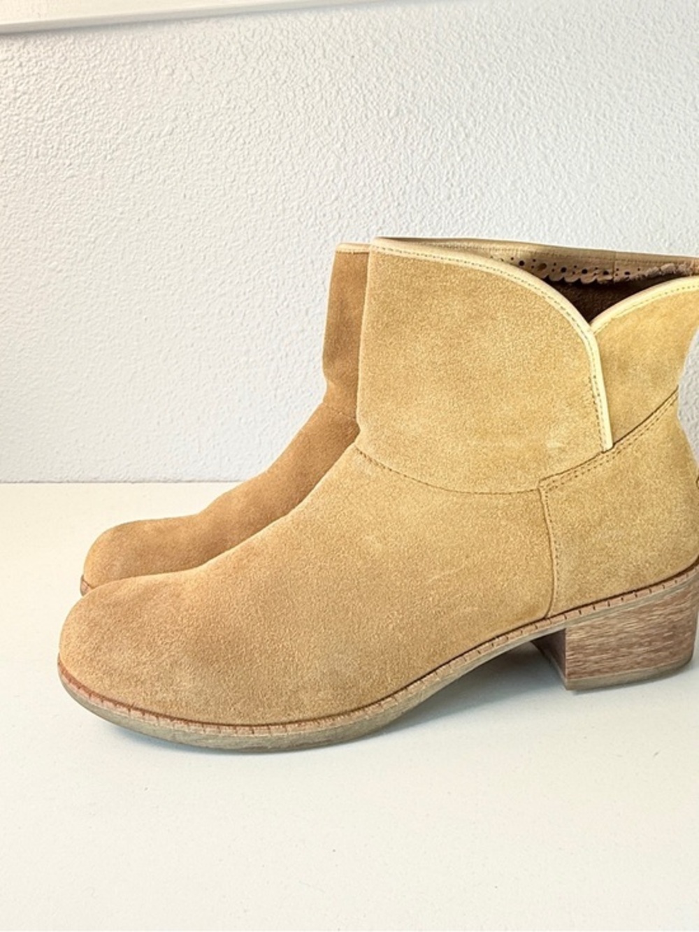 UGG Suede Ankle Boots Womens 11 Tan Block Heel Comfort Booties Winter Boots Cute